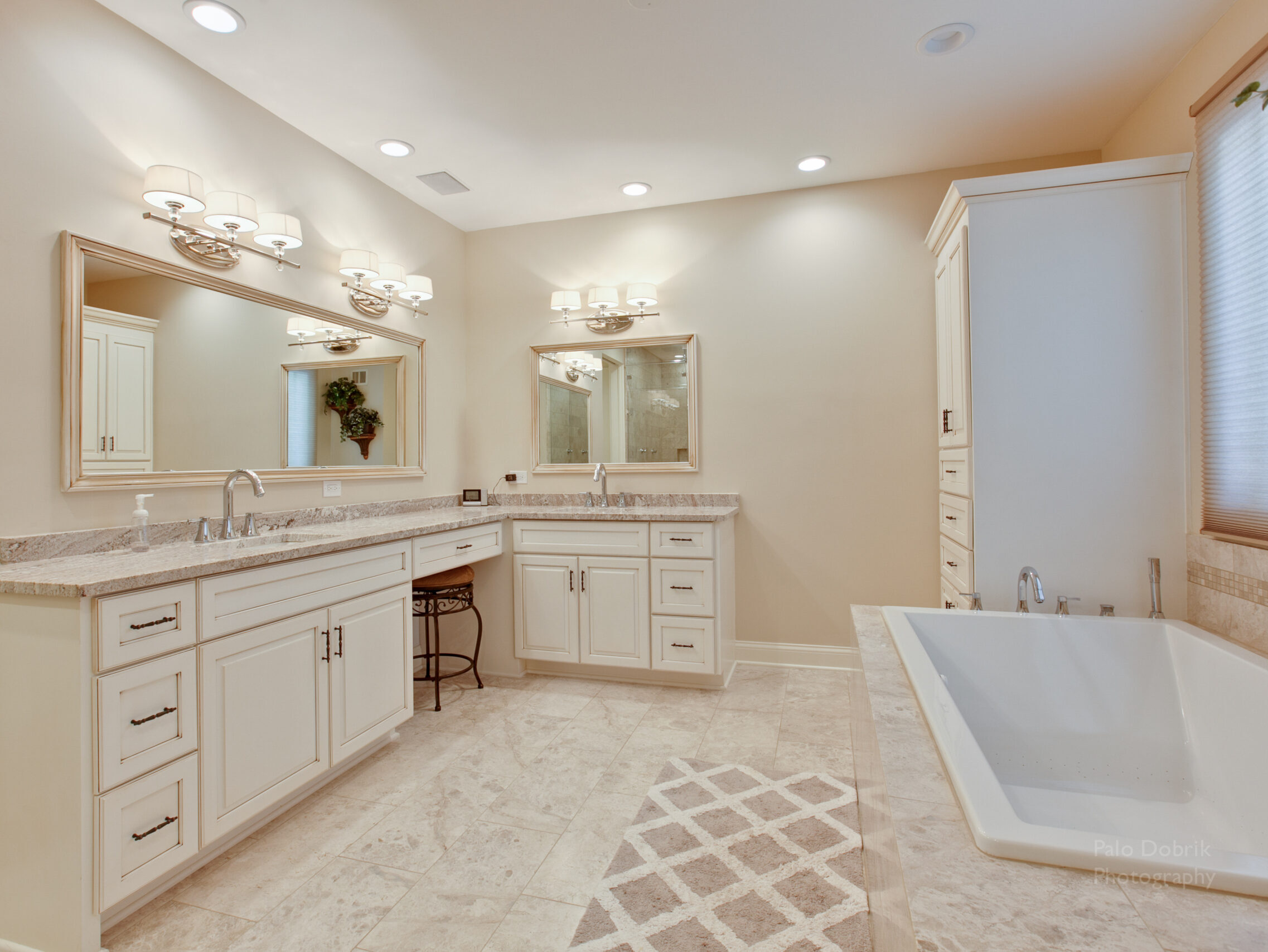 Elegant-master-bathroom-traditional